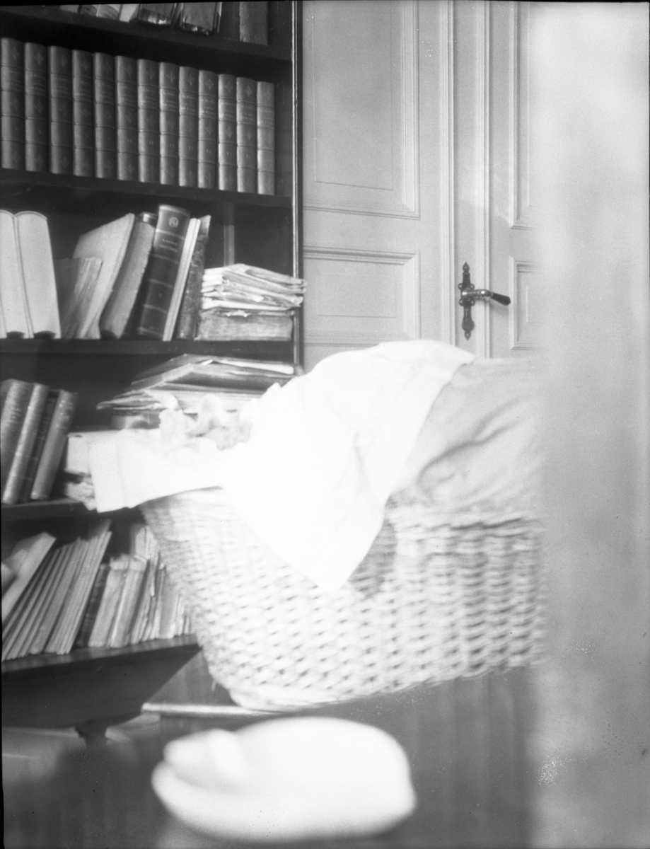 Rikard Berges fotoarkiv. Portretter, gruppebilder, landskap, fjellturer. Bilde nr. 4

Fotografier tatt av Rikard Berge. 642 nummer. Samlingen består av negativer bladfilm. Motivene er ført inn i egen protokoll av Berge. Protokollen har tittel "Bilæt-emne"