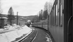 Odnes stasjon med persontog til Fagernes