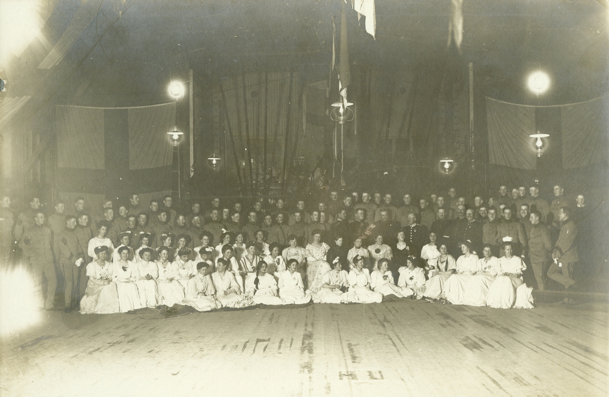 Volontärskolans bal på Karlsborg 1905.