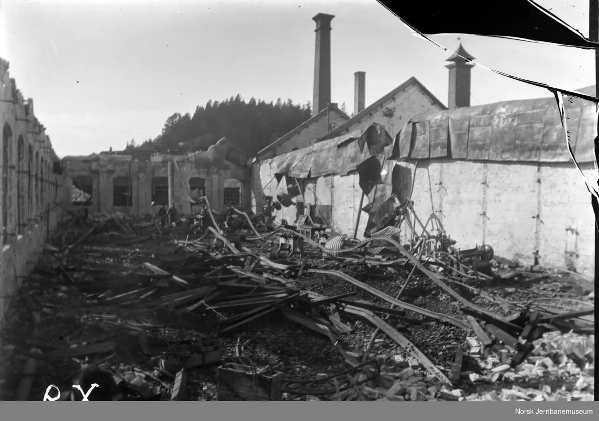 Ødeleggelser på Skabo Jernbanevognfabrik, trolig etter brannen i 1895