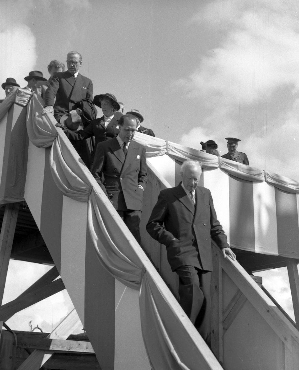 Den 27 augusti 1953. Gävle Varv. Sjösättning av båten M/S Lombardia

