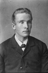 Portrett av ung mann. Esten Løkken.