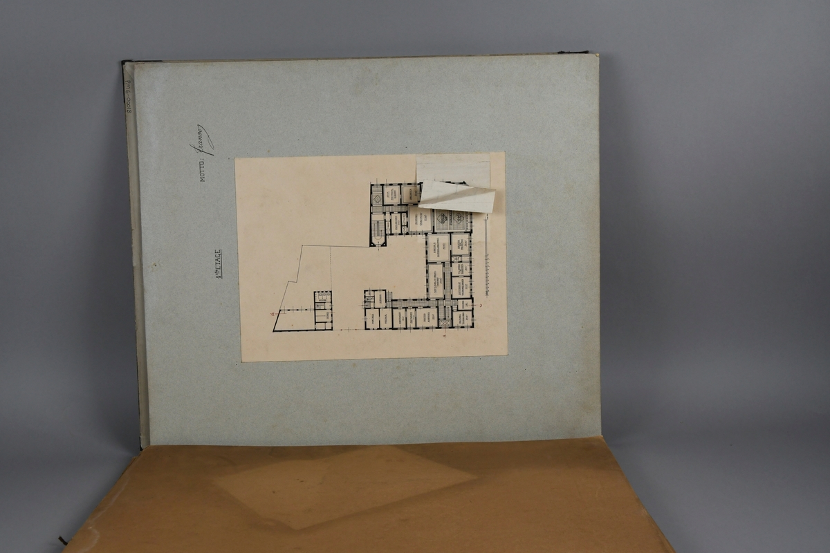 Mappe med konkurransetegninger til posthus i Bergen.