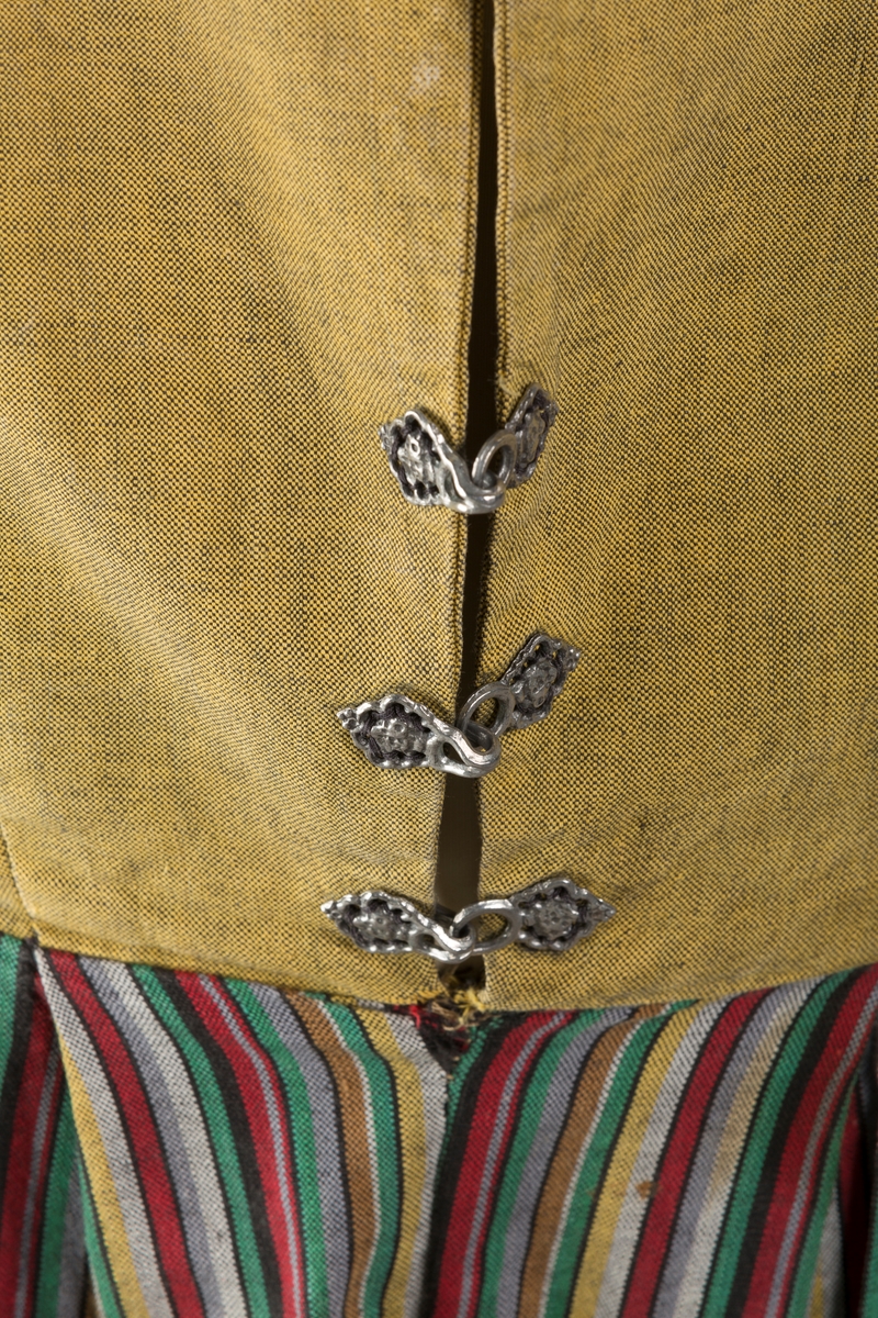 Striper i renningen i skjørtet