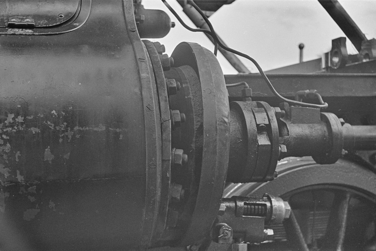 Damplokomotiv type 30a nr. 272 med maskinskade.