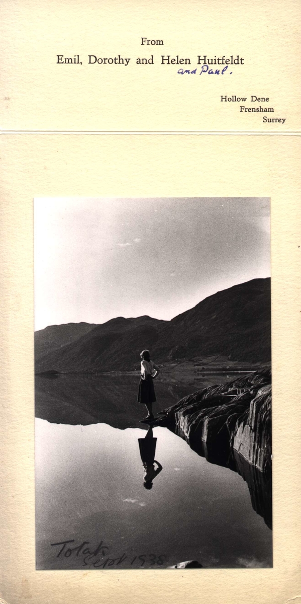 Jule- og nyttårskort. Jule- og nyttårshilsen. Foto: svart/
hvitt. Totak i Rauland september 1938.