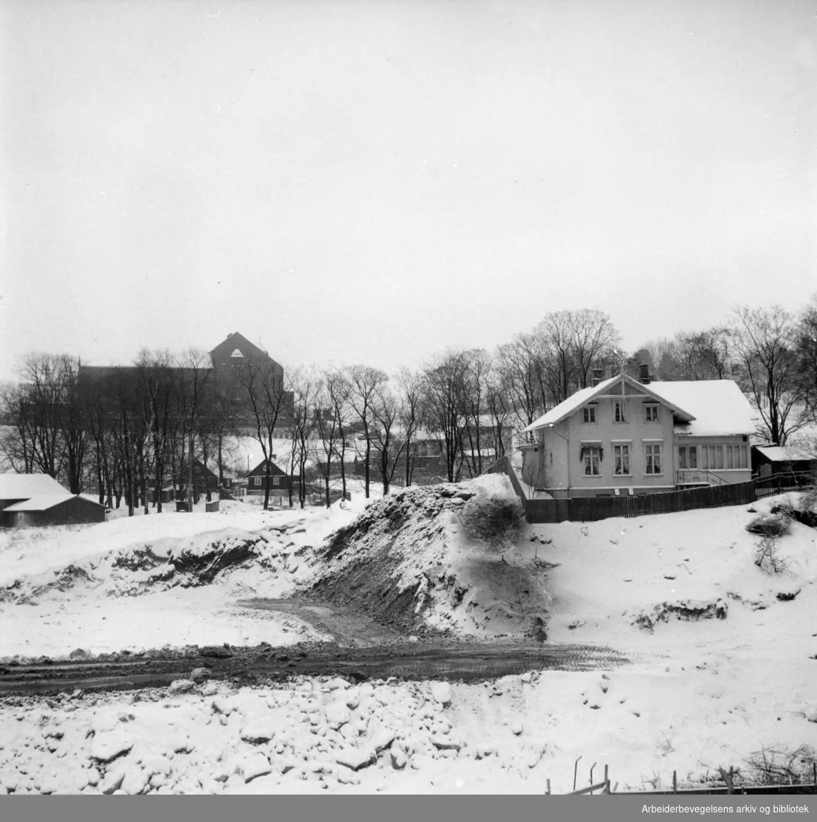 Sørligata 60. Gjennombruddet ved Finnmarksgata. Januar 1955