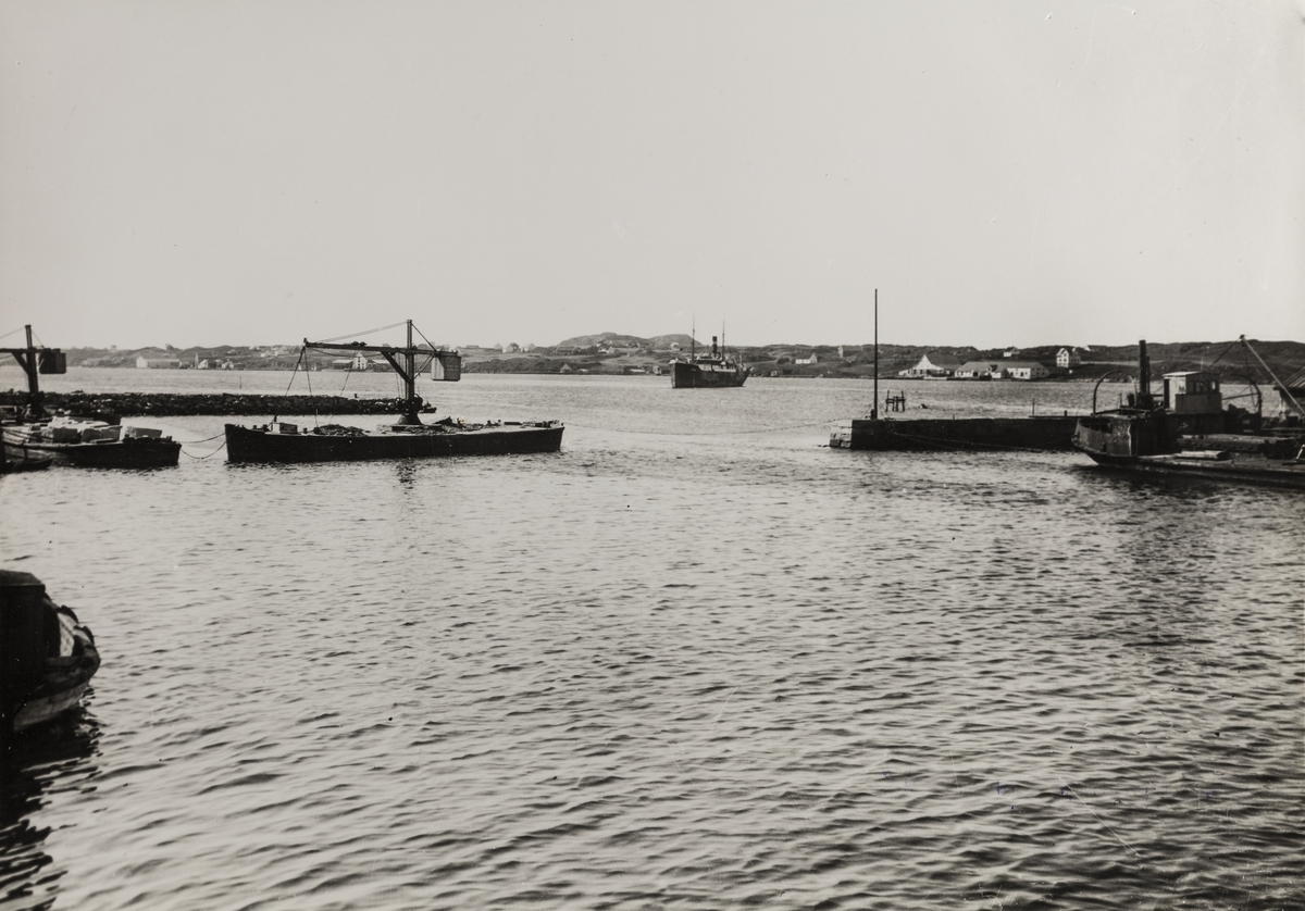 Risøen - Risøy og Garpeskjær sett mot syd mars 1933.