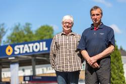 Statoil Hemnes. Portrett innehaver Leif Arne Lundhagen og ko