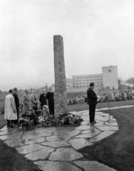 Sinsen.Avdukning av bautastein over falne Sinsenbeboere.Sept