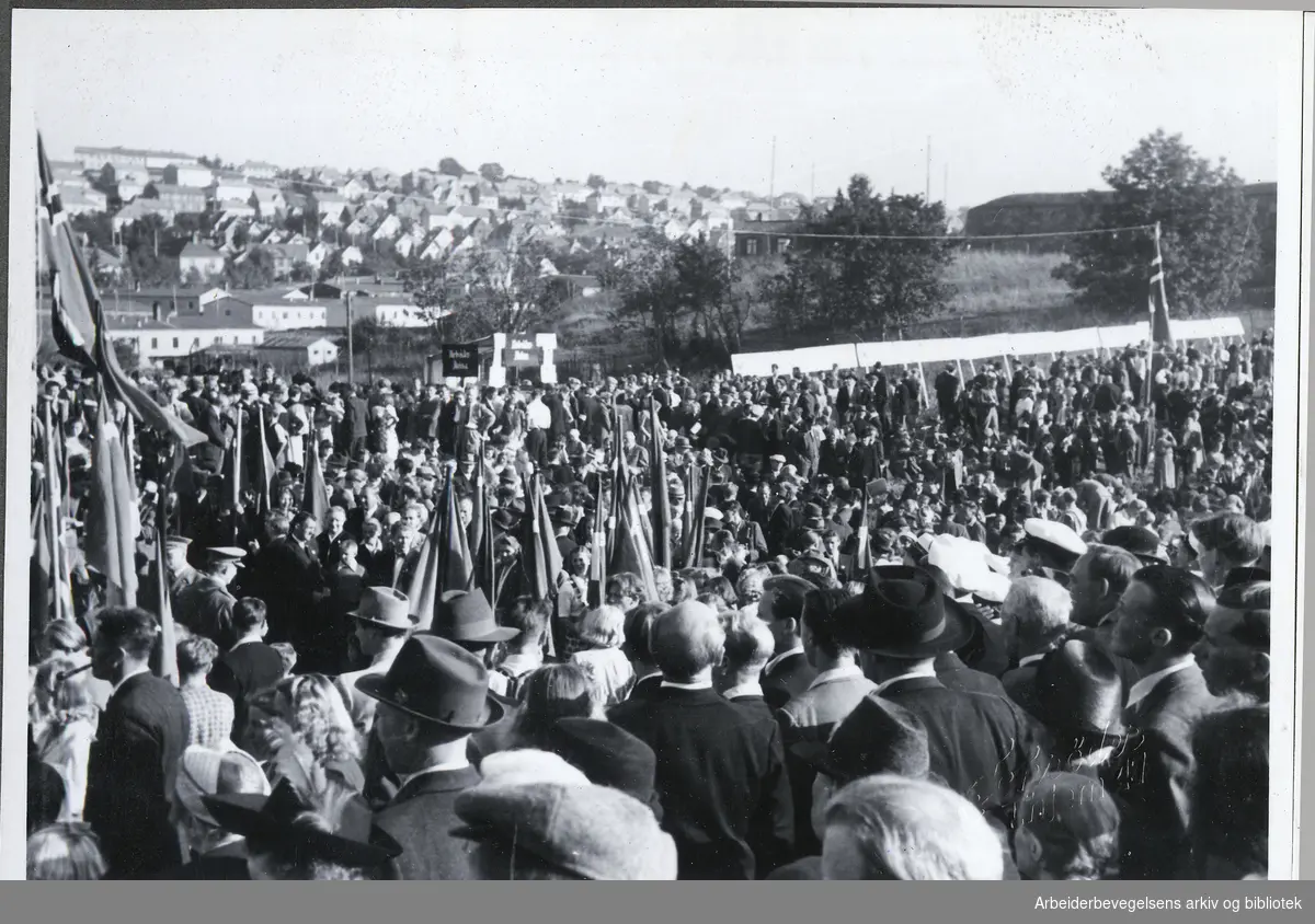 Jubileumsstevne for Arbeiderpartiets 60-årsjubileum, Kristiansten festning i Trondheim 24. august 1947.
