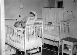 Ullevål sykehus. Ny barneavdeling. Søster Torhild Gjertsen. 