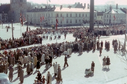 Torvet i Trondheim en 17.mai, sett fra Hotel Phoenix