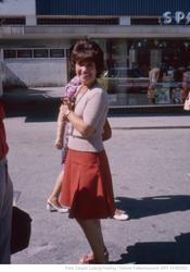 Dame på Torget i Egersund