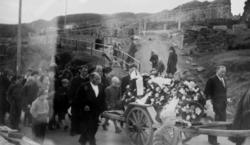 Begravelsen av partisaner i Berlevåg 1946.