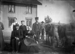 Rikard Berges fotoarkiv. Gruppebilde. 2 pl. av G. O. Nordbø.