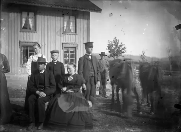 Rikard Berges fotoarkiv. Gruppebilde. 2 pl. av G. O. Nordbø.