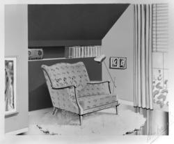 Skisse/teikning av lenestol.