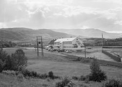 Maurseth Hotell, småfly, bil, flagg, flaggstang, Volvo PV, b