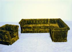 Hjørnesofa og lenestol.