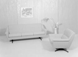 Sofa og lenestol/svingstol.