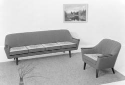 Salong. Sofagruppe med sofa og lenestol.