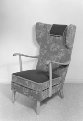 Lenestol med høg rygg. Ørelappstol.