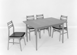 Spisestove. Bord og stolar.