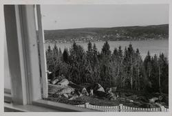 Utsikt fra verandaen til Lev Trotskij på Sundby gård i Hurum