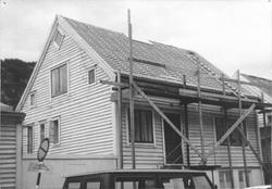 Klaus Nilsensgt 9, 1974. Innfartsvegen går i dag der huset s