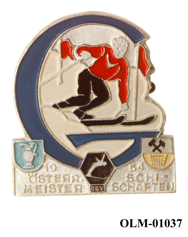 Inneholder 101 merker, pins og  medaljer.
Guttorm Berge tok tilbake samlingen 21.mai 1996.-notert i aksesjonsboken.