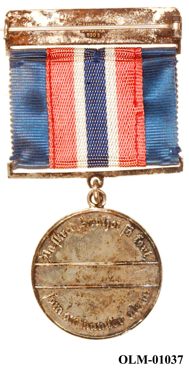 Inneholder 101 merker, pins og  medaljer.
Guttorm Berge tok tilbake samlingen 21.mai 1996.-notert i aksesjonsboken.