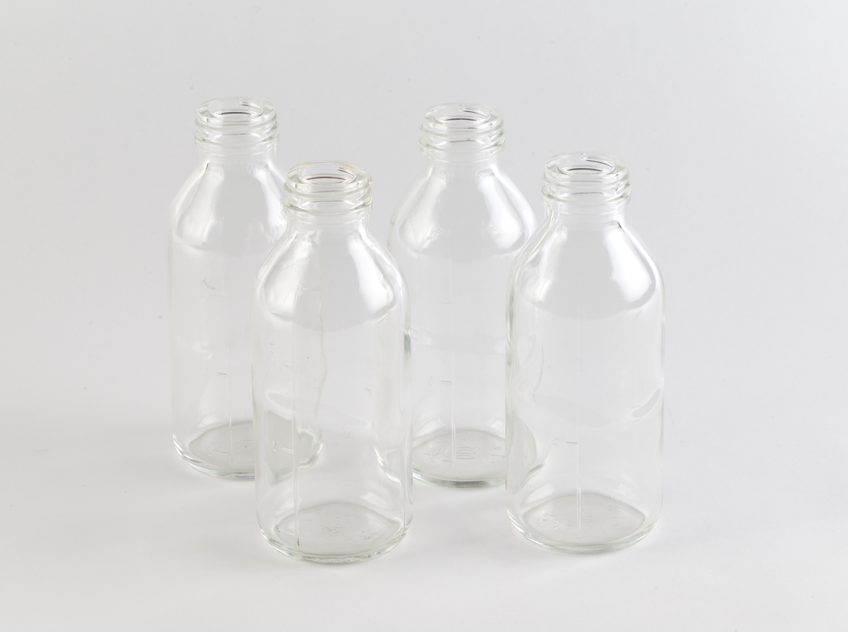 Klare glassflasker uten lokk til vannprøver. 4 stk.