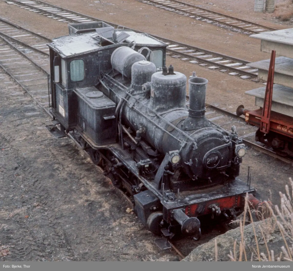 Utrangert damplokomotiv type 25a nr. 227 på Hamar stasjon