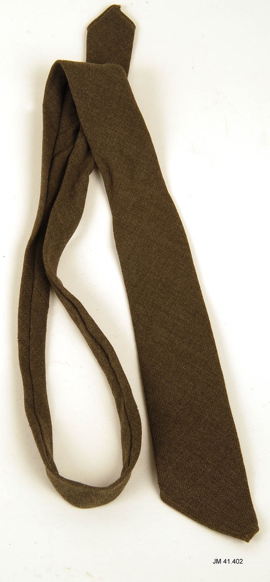Slips m/1939 av grågrönt ylle till uniform m/1939.