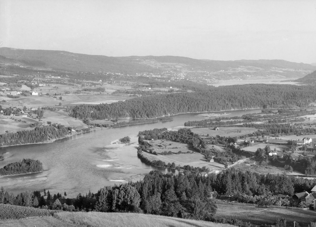 Utsikt mot Lågen, Storhove, Lillehammer og Mjøsa.