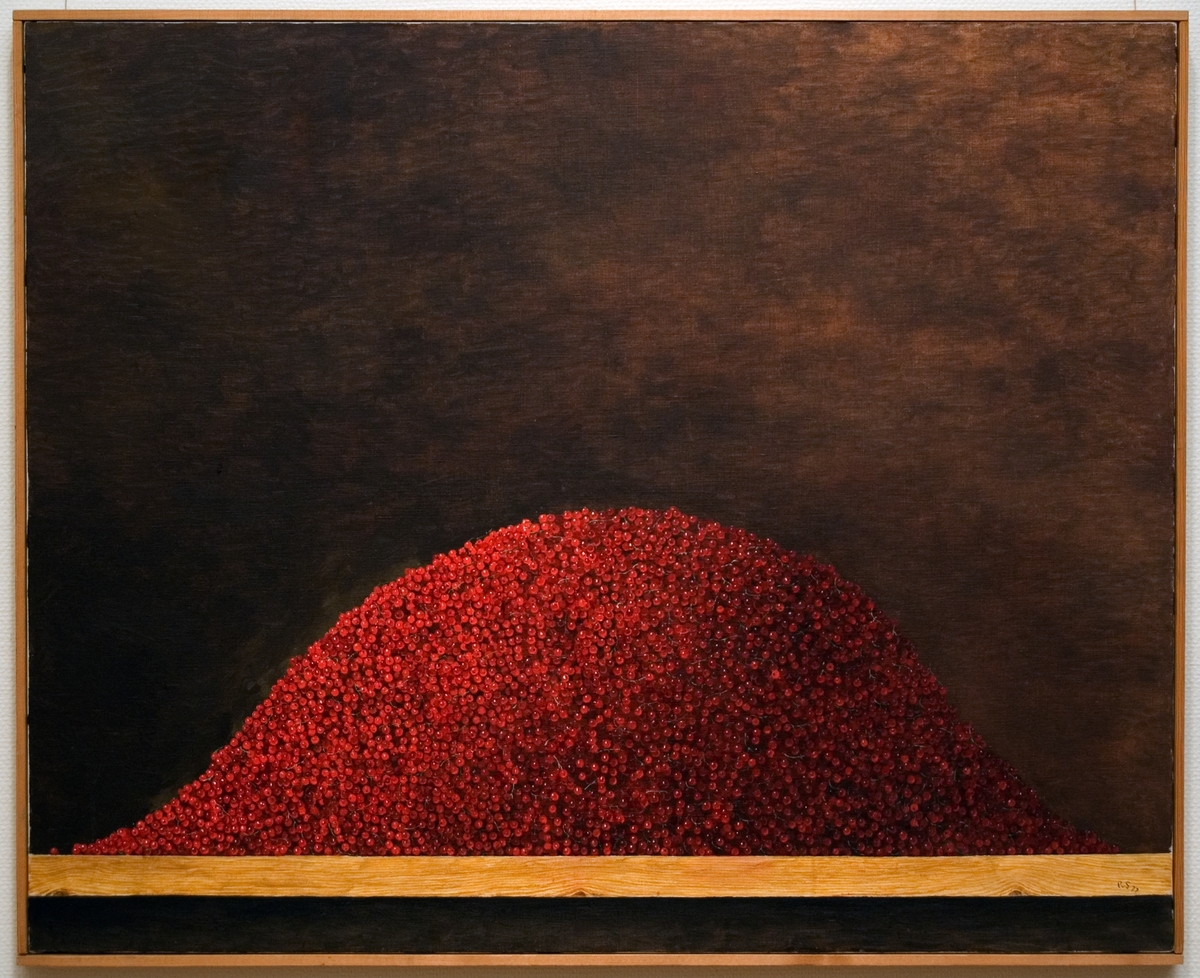 Oljemålning, Philip von Schantz "Vinbärshög", 1977. Originalram.
S.k. trompe-l'oeil-bild av en stor vinbärshög vilande på en furubräda. Rödbrun fond.