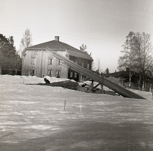 Gården Talls i Alfta med valmat tak, 1965.