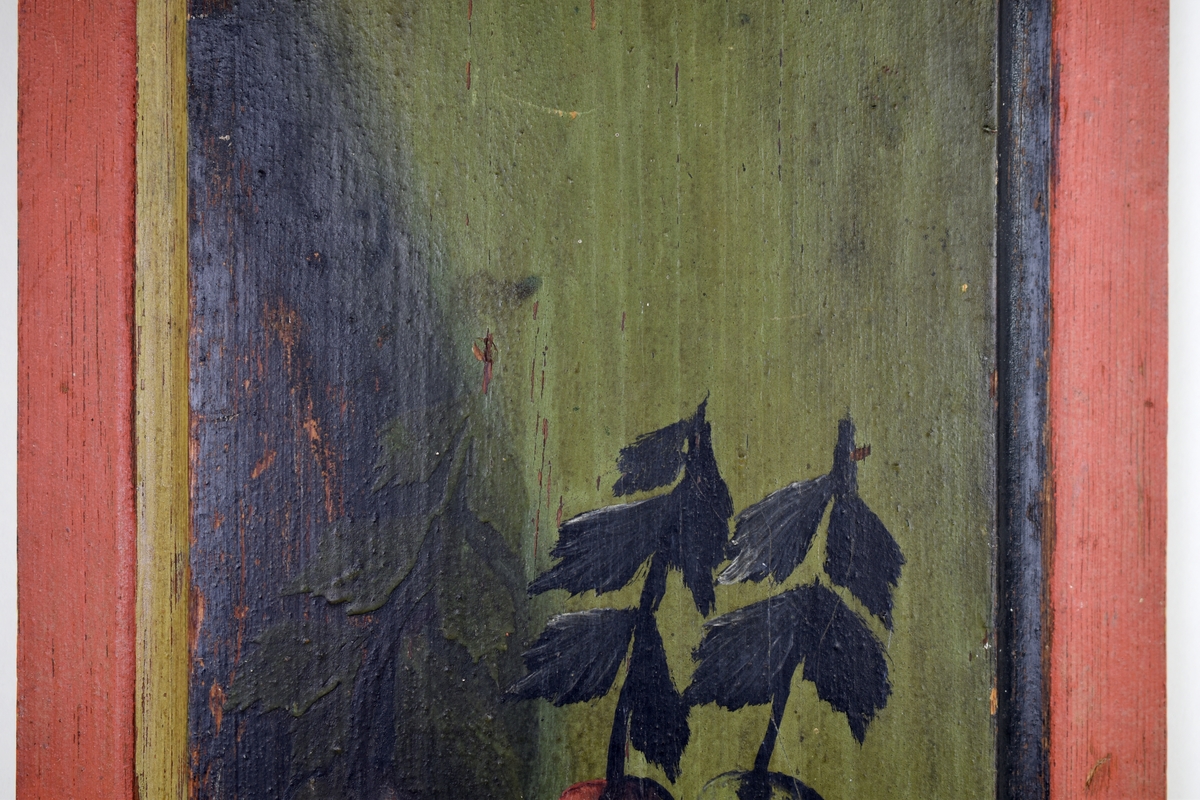 Rektangulärt dörrfält till skåp. Runt kanterna rött, på fältet en målad skål med tre päron.