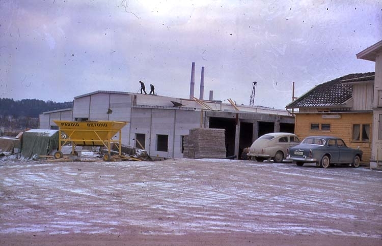 1961. Byggande av verkstad, förråd och laboratorium. Pilgården.