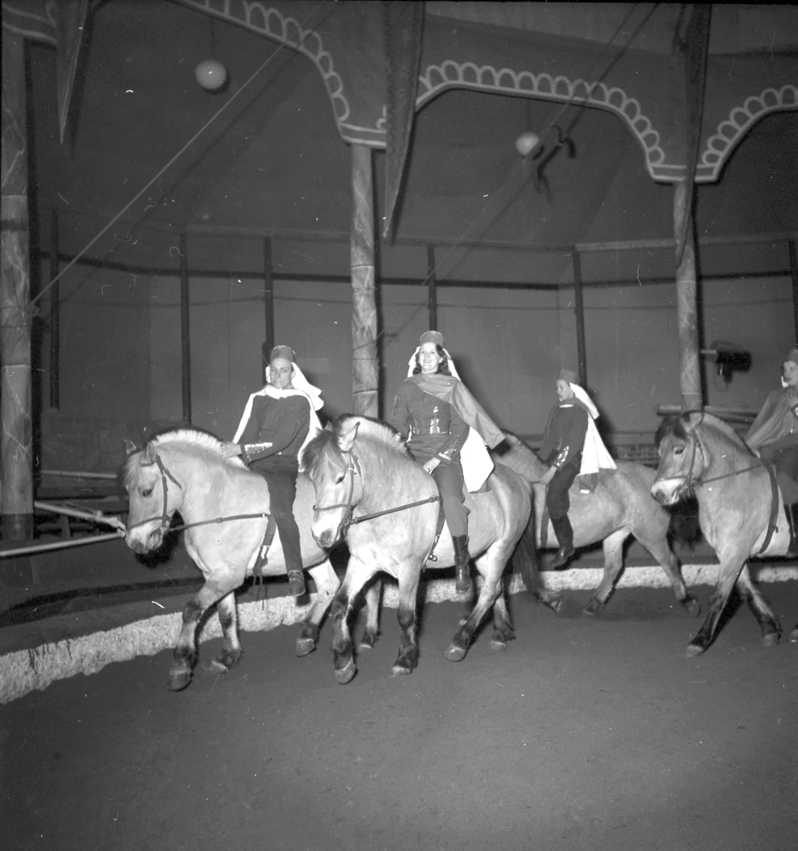 Träning i Cirkusbyggnaden som uppfördes 1940











