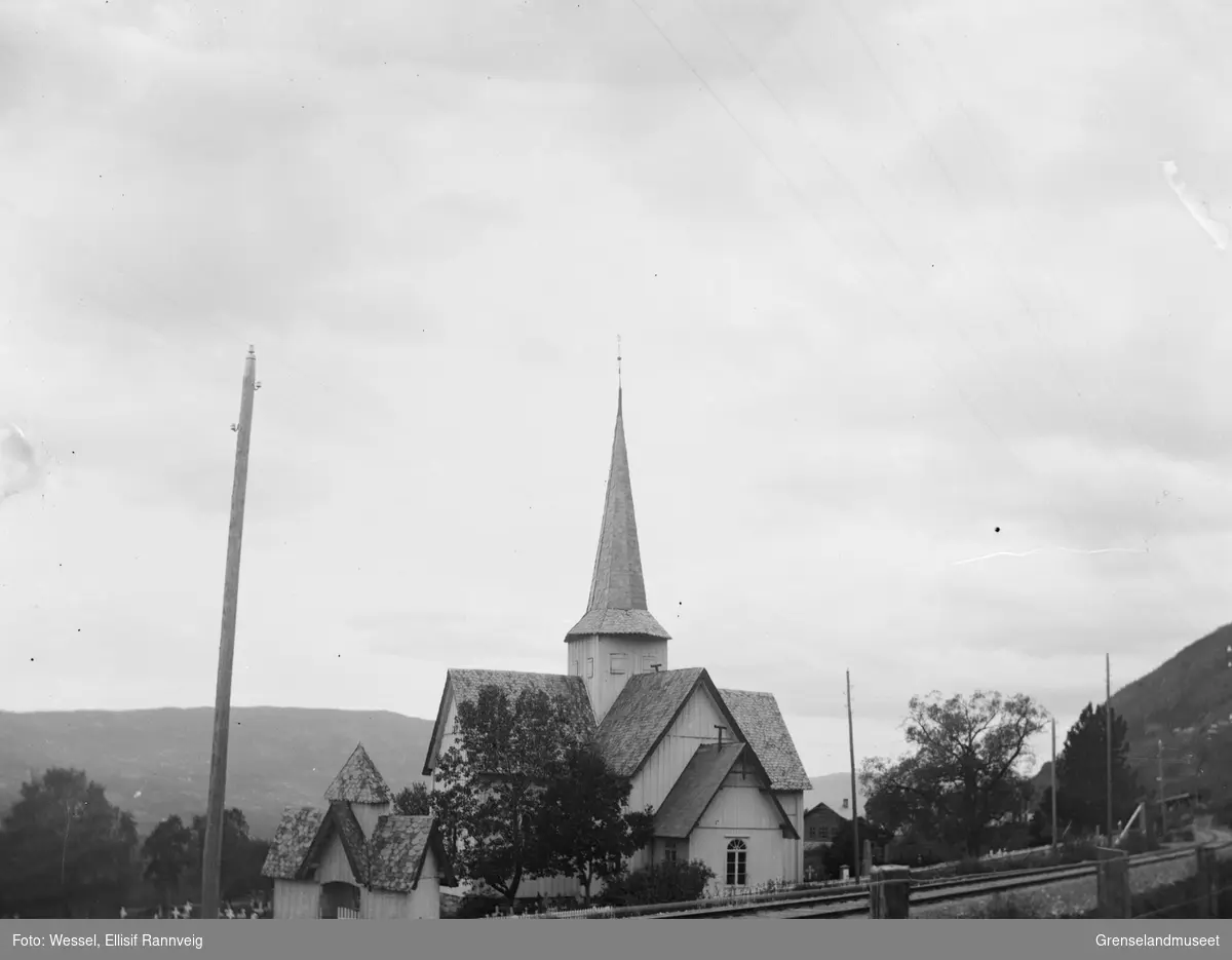 Aurdal kirke i Valdres ca 1900.
