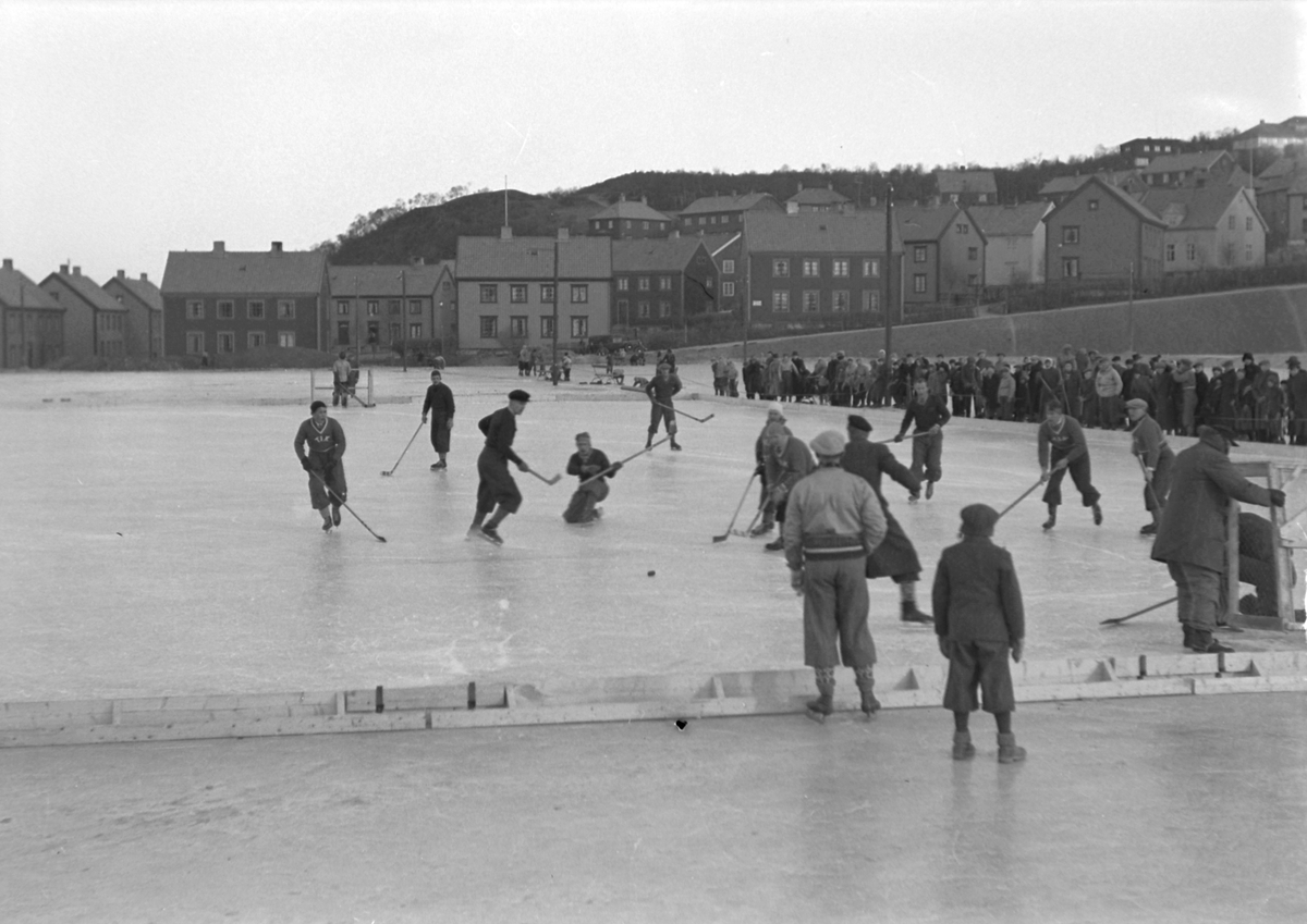 Trondhjems Ishockeyklubb spiller kamp på Rosenborgbanen