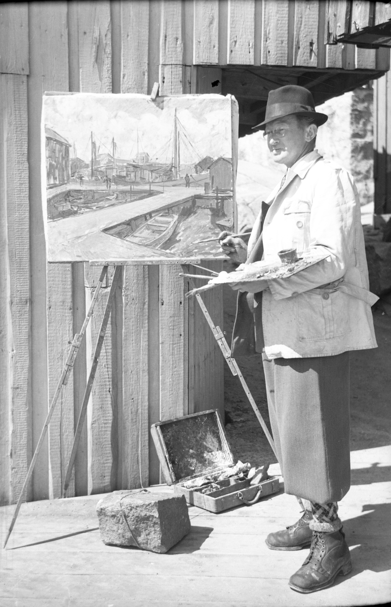 Konstnären Folke W:son Berg målar, 1939. - Sjöhistoriska museet ...