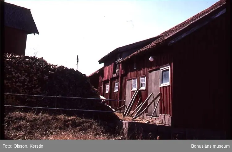 Text på kortet: "Näverkärr ladugård Bro sn. April 1987".