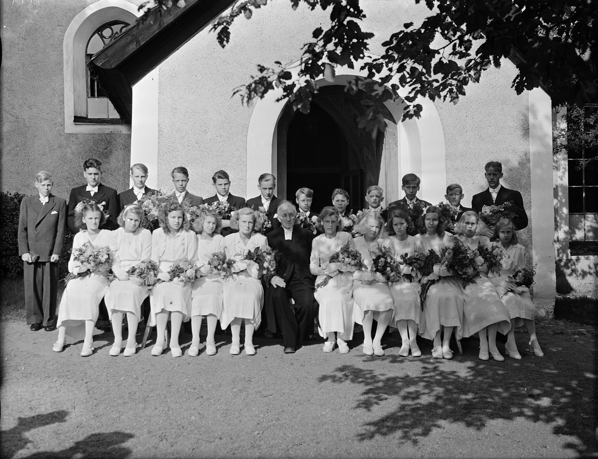 Konfirmander, Almunge kyrka, Uppland 1948