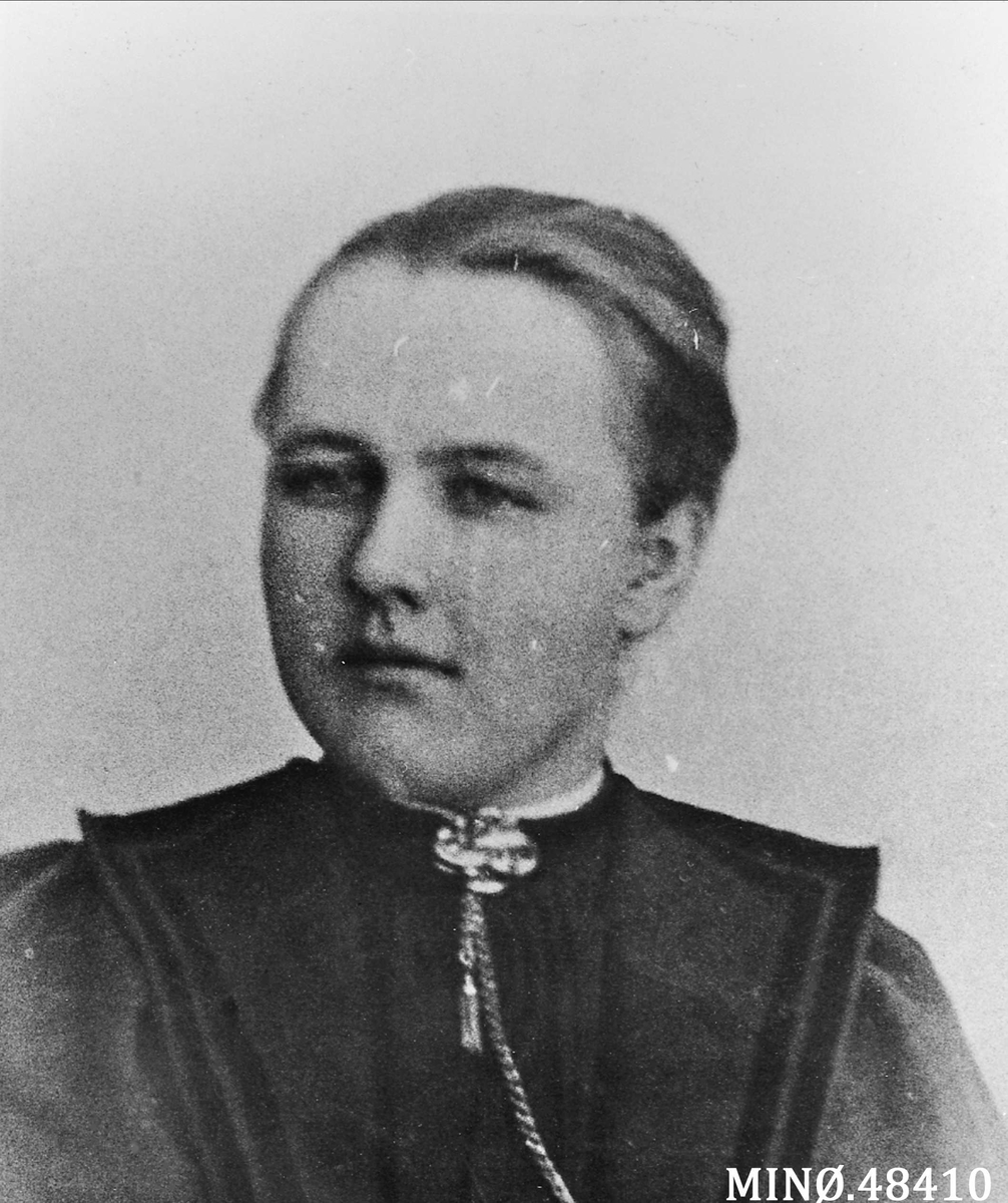 Egga. Bertine Hågensen Eggen, født 1881. Var gift med Emil Gjelten Øien