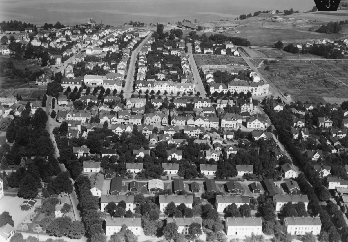Flygfoto över Huskvarna. Nr. C. 1858 Jönköpings läns museum