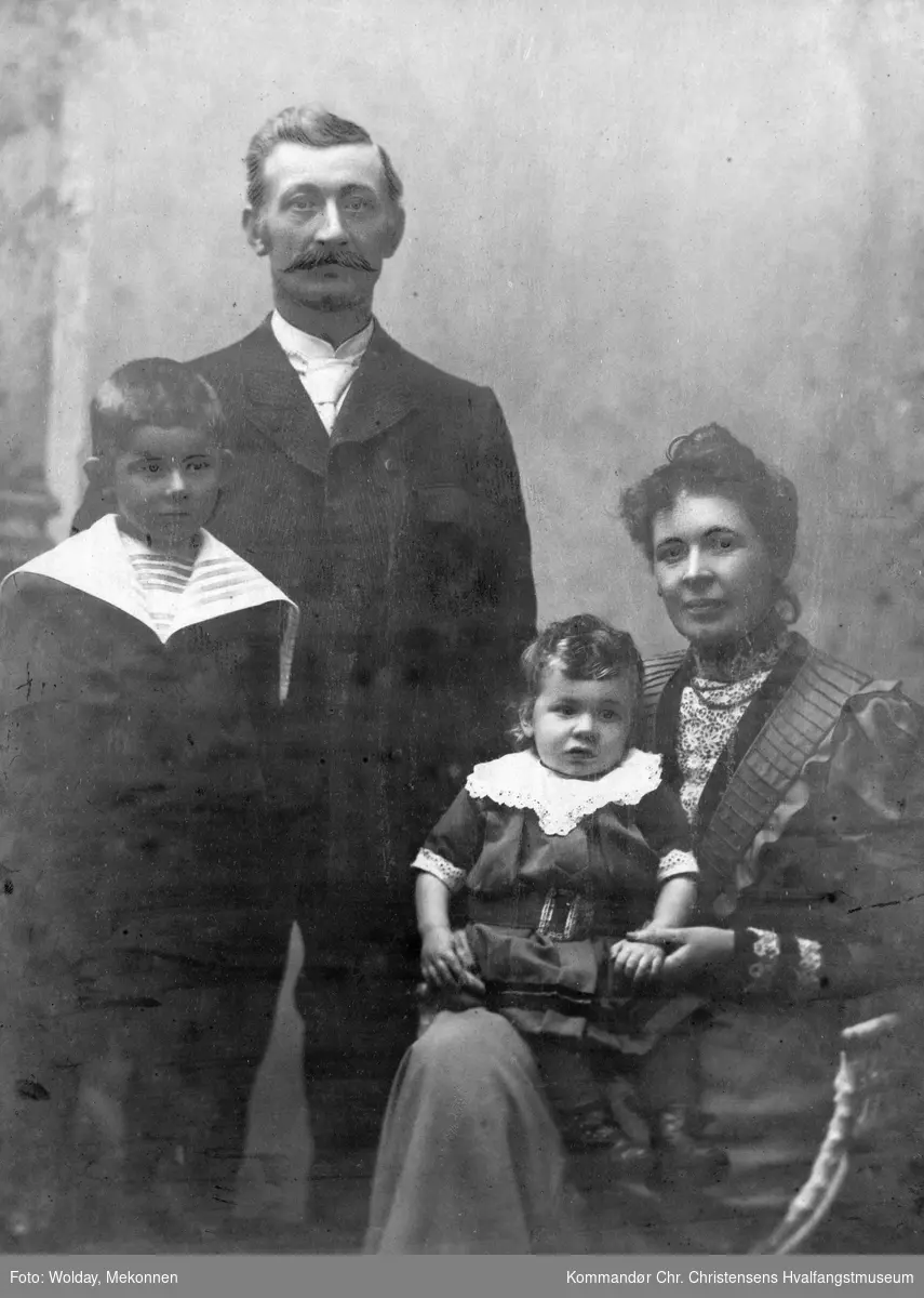 Nils Henrik Sandberg med fru Kristiane Kirstine, f. Jacobsen og datter av skipsbygger Jacobsen, og barna Christian og Henrik.