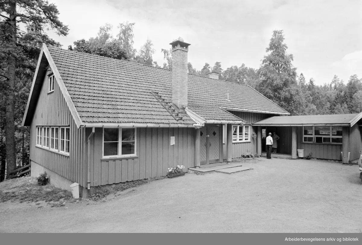 Østmarka, Rustadsaga kafé. Juli 1975